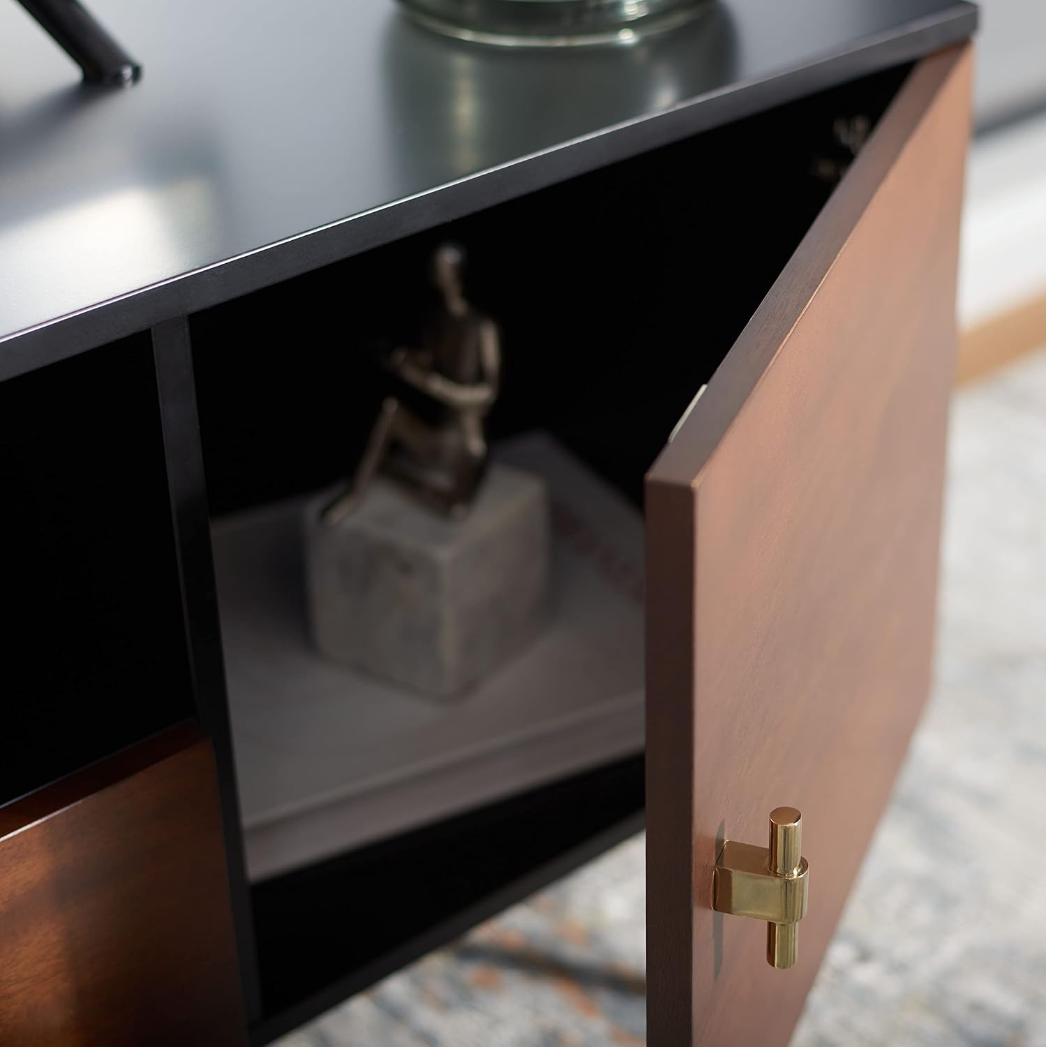 SAFAVIEH Genevieve TV Stand for up to 65' Flatscreen – Black & Walnut Brown Finish, Mid-Century Modern Storage Cabinet, Entertainment Media Console (MED5000F)