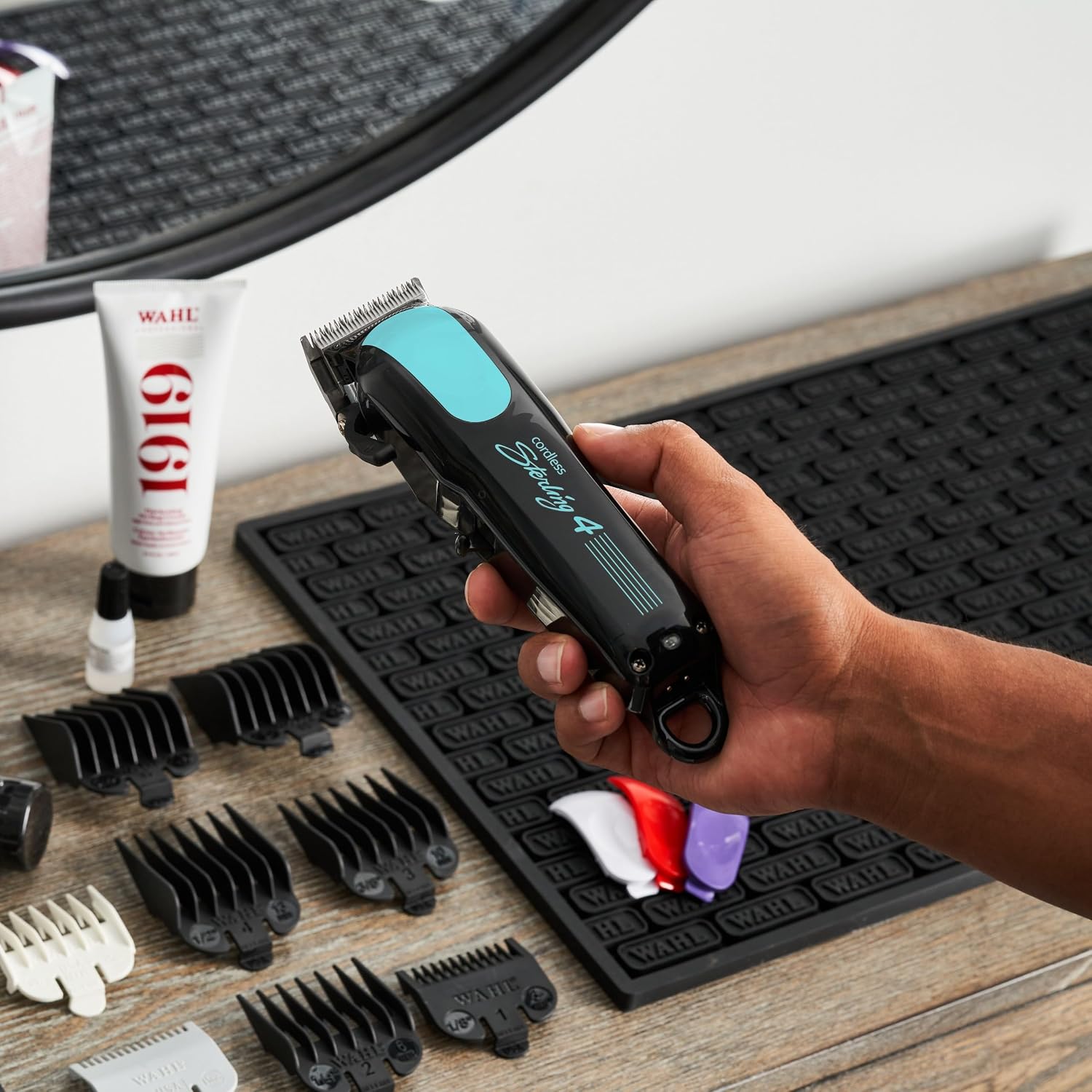 Wahl Professional - Sterling 4 - Cordless Hair Clippers for Men and Women - Professional, Barber-Quality Hair Cutting Tools