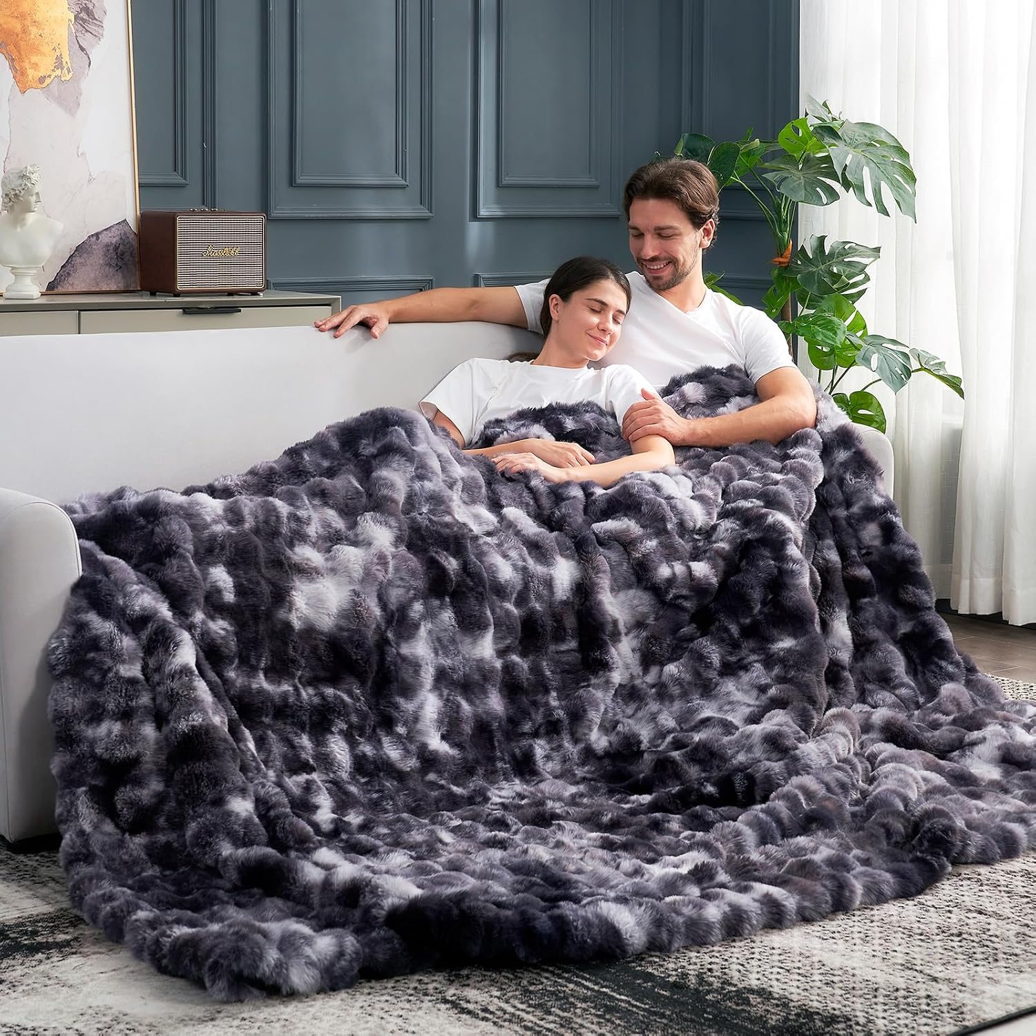 Cozy Bliss Faux Fur Throw Blanket for Bed King Size, Fuzzy Soft Plush Thick Bubble Blanket for Sofa Bedroom Living Room, 108 * 90 Inches Tie Dye Black