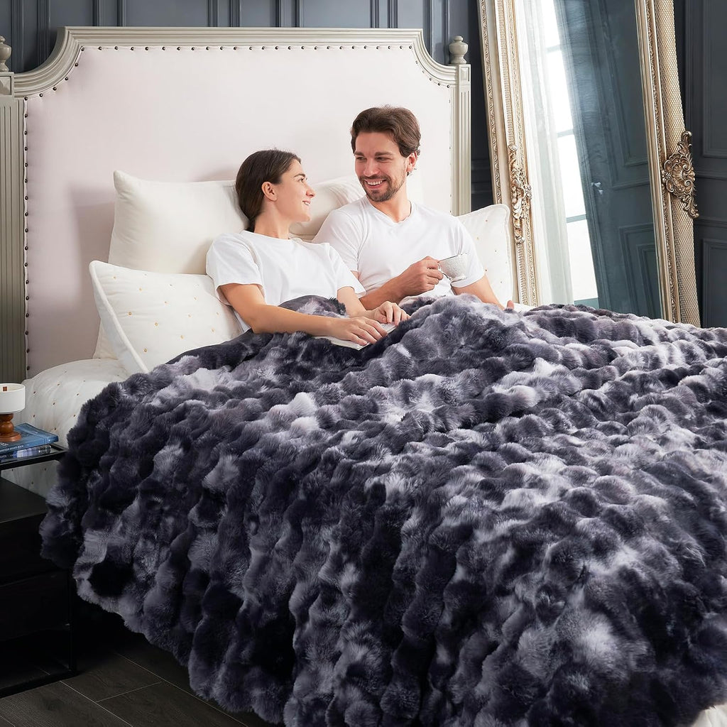 Cozy Bliss Faux Fur Throw Blanket for Bed King Size, Fuzzy Soft Plush Thick Bubble Blanket for Sofa Bedroom Living Room, 108 * 90 Inches Tie Dye Black