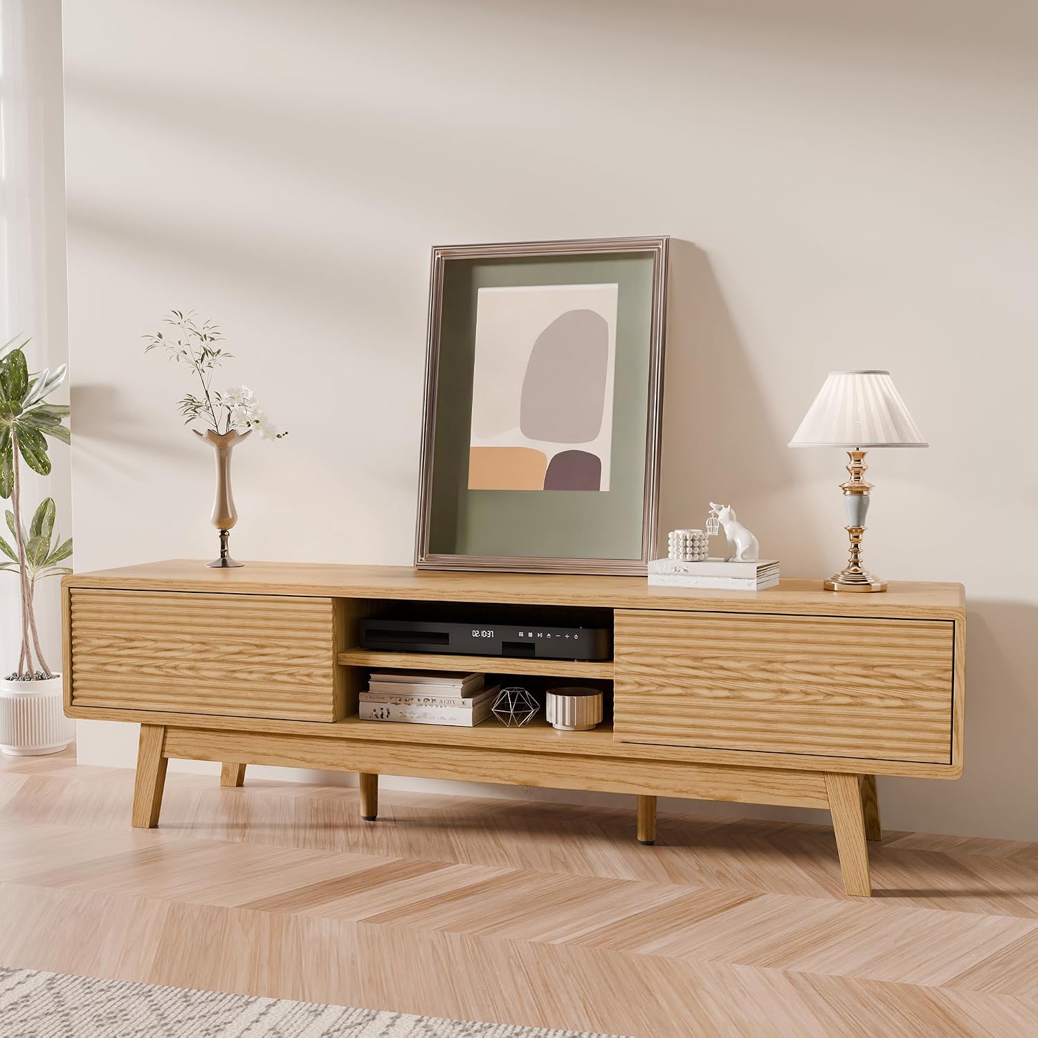TOLEAD 59' Mid Century Modern TV Stand for TVs up to 65 Inch, Low Profile Entertainment Center with Fluted Sliding Doors & Storage, Wood TV Console Table for Living Room, Oak