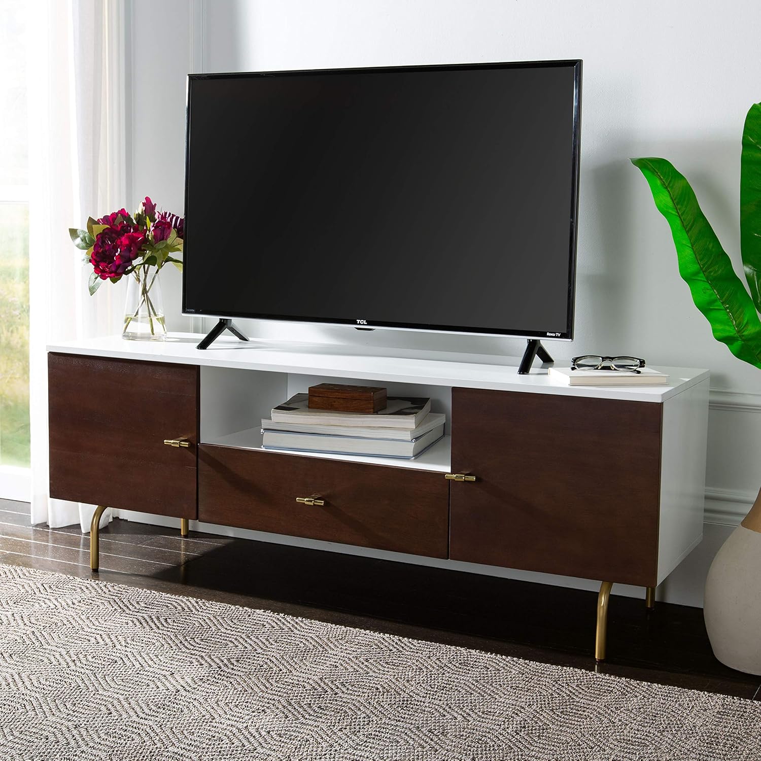 SAFAVIEH Genevieve TV Stand for up to 65' Flatscreen – Walnut & White, Mid-Century Modern Storage Cabinet, Entertainment Media Console (MED5000A)
